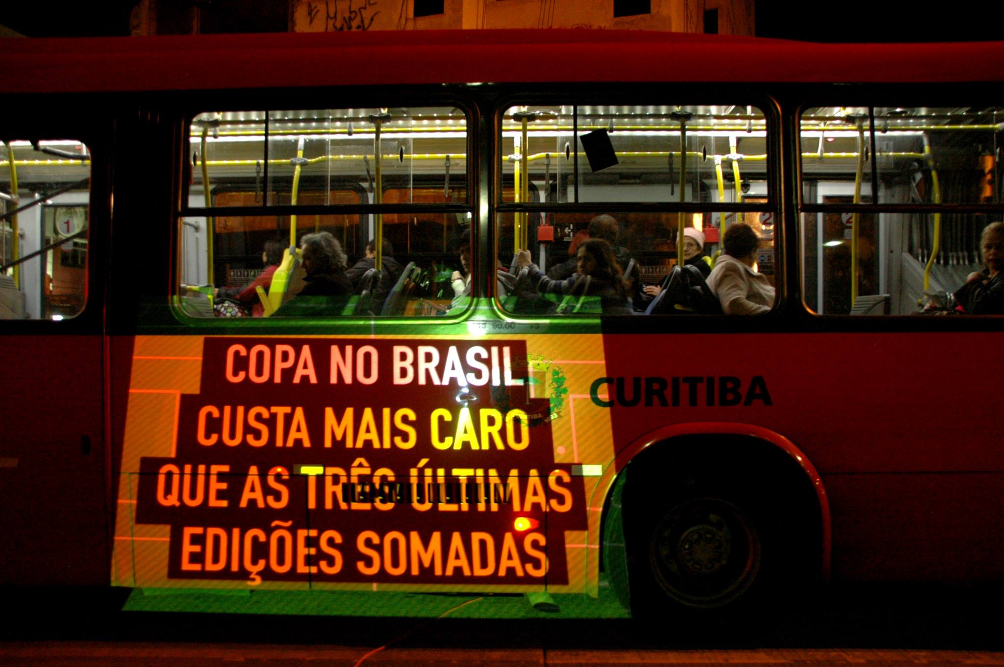 Comitê Popular da Copa de Curitiba lança dossiê sobre violação de direitos humanos