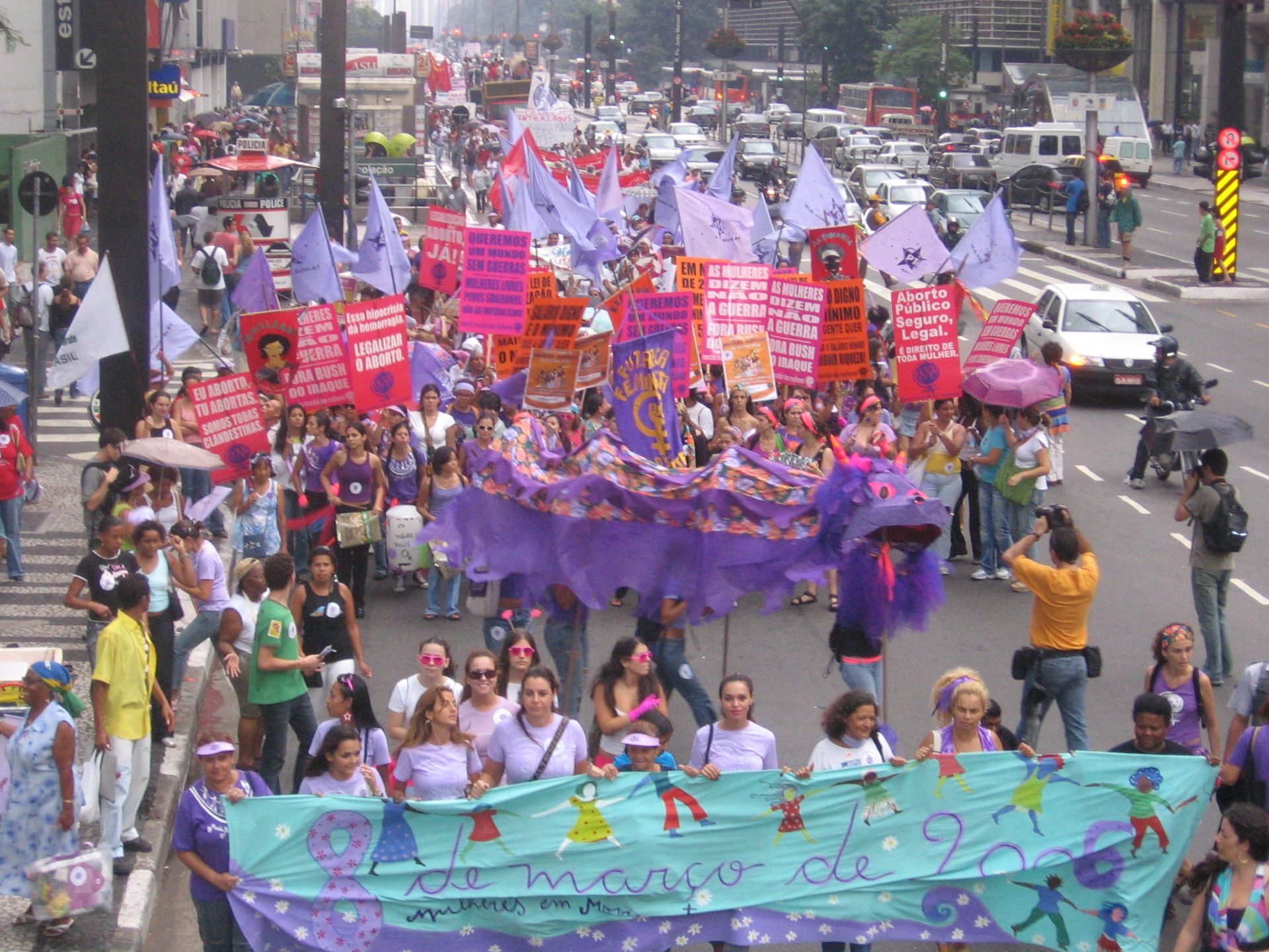 Organizações feministas promovem manifestações