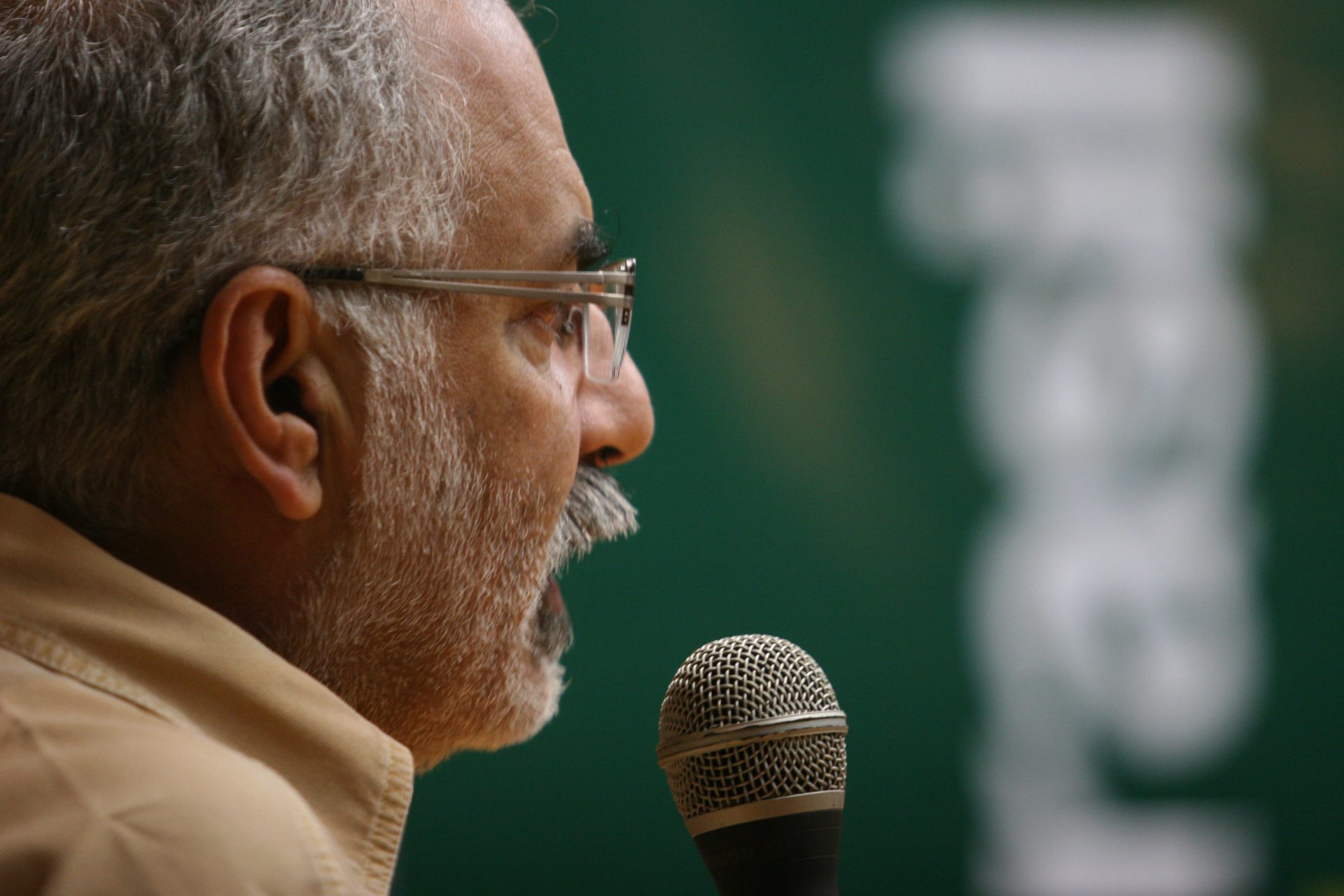 A desvalorização do professorado: um olhar pela dimensão de gênero e raça
