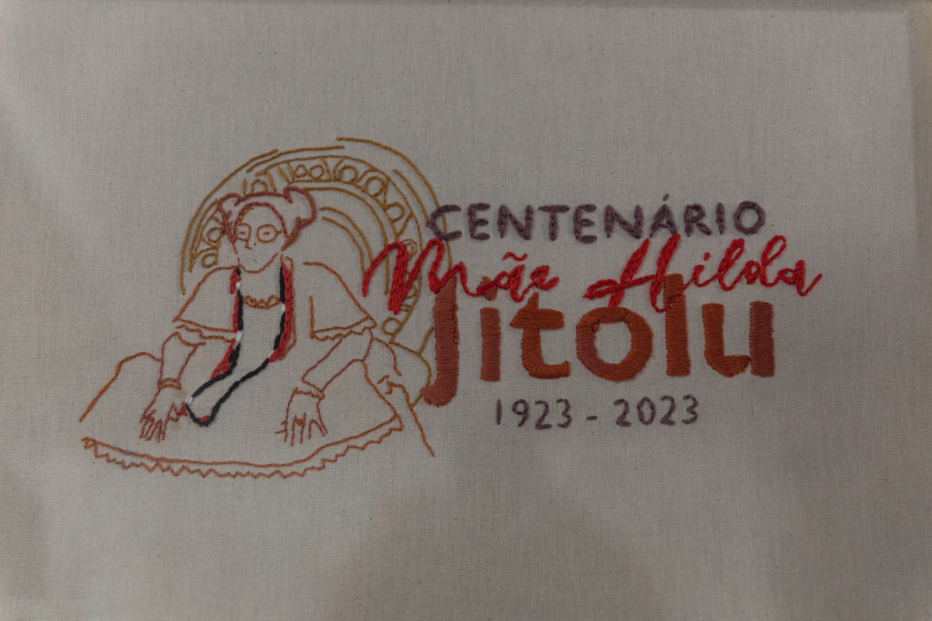 Selo comemorativo é lançado em homenagem aos 100 anos de mãe Hilda de Jitolu