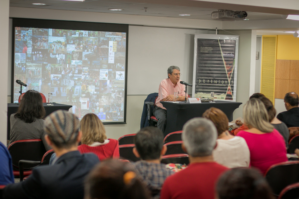 SAO PAULO, SP, BRASIL, 23-04-2015 - SEMINÁRIO COMUNICAÇÃO, VIOLÊNCIA E DIREITOS HUMANOS - Primeira mesa. Textos e Contextos - comunicação, violência e direitos humanos. Flávia Oliveira ( Jornal o Globo/Globonews), Renato Rovai ( Revista Forum). Moderador: Átila Roque ( Fundo Brasil/ Anistia Internacional) (Foto: Ronny Santos)
