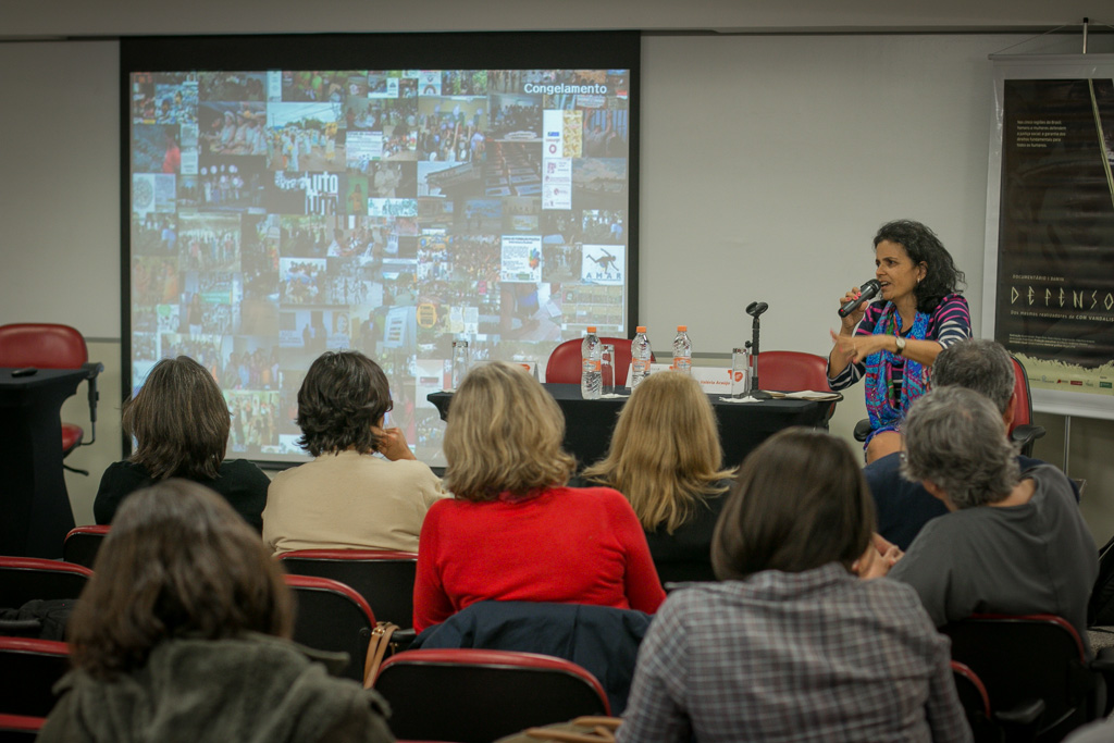 SAO PAULO, SP, BRASIL, 23-04-2015 - SEMINÁRIO COMUNICAÇÃO, VIOLÊNCIA E DIREITOS HUMANOS - Segunda mesa. Políticas, novos conteúdos e contrainformação. Mesa da esquerda; Bruno Torturra (Fluxo) e Jacira Melo ( Instituto Patrícia Galvão). Mesa da direita; Laura Capriglione (Jornalistas Livres) e Rafael Vilela (Mídia Ninja e Jornalistas Livres). Mediadora Ana Valéria Araújo.(Foto: Ronny Santos)