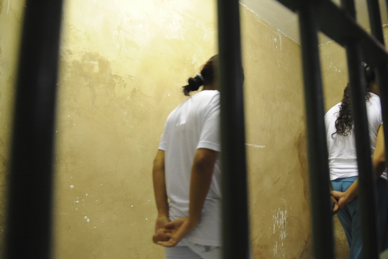 As violações de direitos das mulheres presas no Brasil