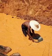 <a href="https://olharesdeluta.46graus.com/mostra/combater-os-retrocessos-2019/" target="_blank" rel="noopener noreferrer">Combater os Retrocessos</a>