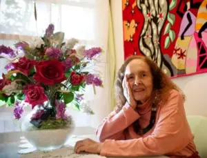 Rose Marie Muraro em seu apartamento, no Rio de Janeiro, em 2011