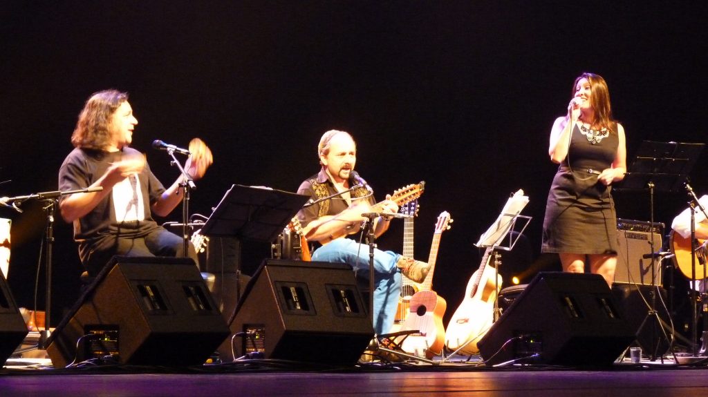 2013 - Musical Dialogues - Carlinhos Antunes and the Orquesta Mundana, including a guest appearance by Renato Braz - Launch of Calls for Proposals (São Paulo)