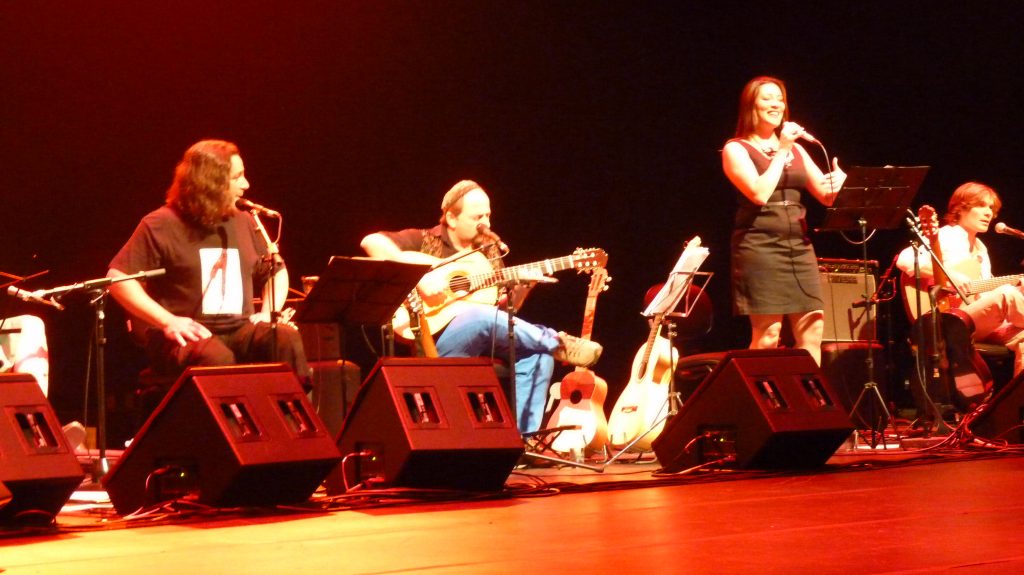 2013 - Musical Dialogues - Carlinhos Antunes and the Orquesta Mundana, including a guest appearance by Renato Braz - Launch of Calls for Proposals (São Paulo)