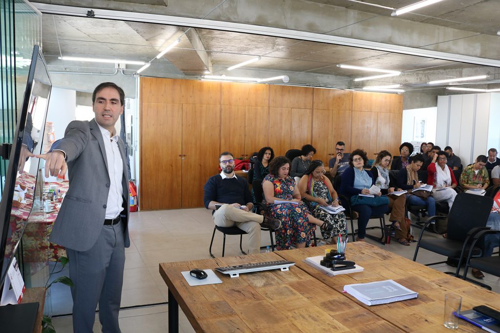 Equipe do Fundo Brasil faz treinamento sobre normas, leis e transparência. <a href=https://www.fundobrasil.org.br/equipe-do-fundo-brasil-faz-treinamento-sobre-normas-leis-e-transparencia/ target=_blank rel=